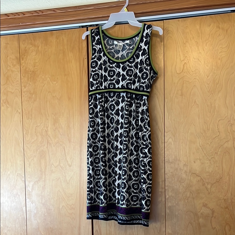 Black and White Sleeveless Dress